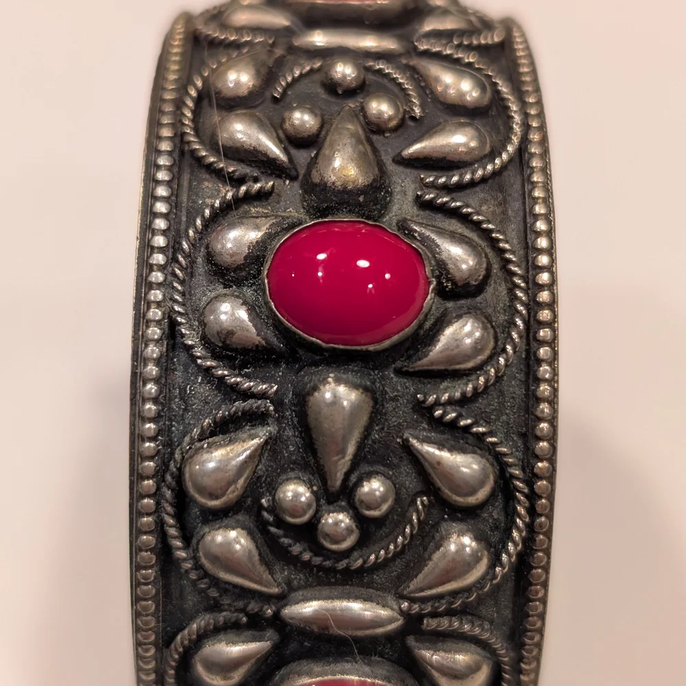 Vintage 1960 repousse